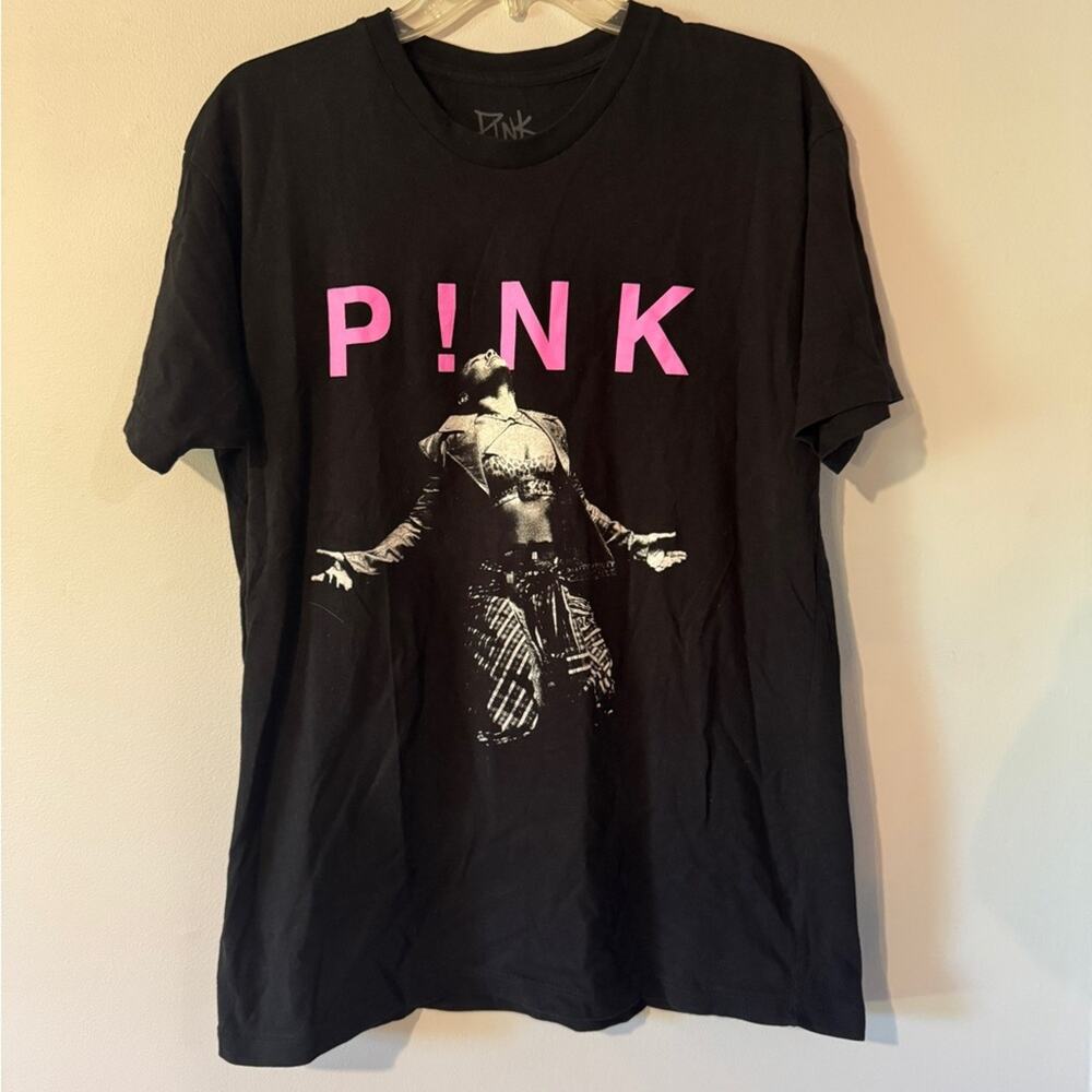 Pink 2023 Tour T-Shirt in black size large